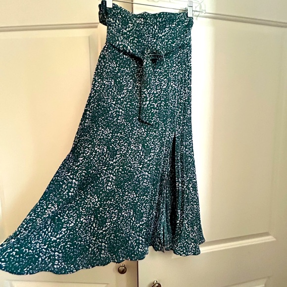 Pleated Midi Skirt with Tie Waist Detail and side slit - Picture 1 of 3